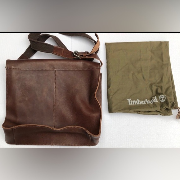 NWOT Timberland Genuine Italian Leather messenger bag with protective bag - Picture 4 of 4